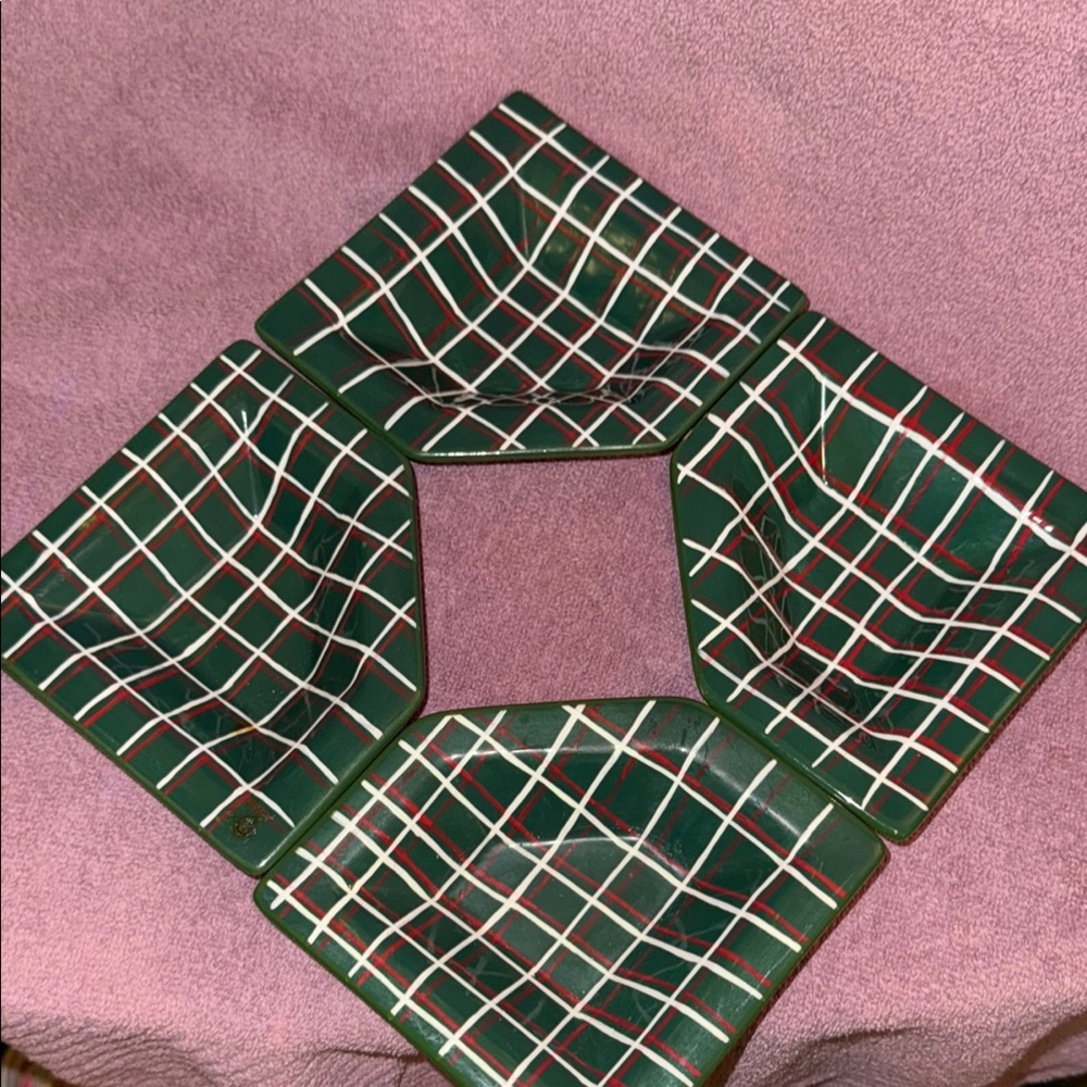 Oneida Green and Red Geometric Dinnerware Set